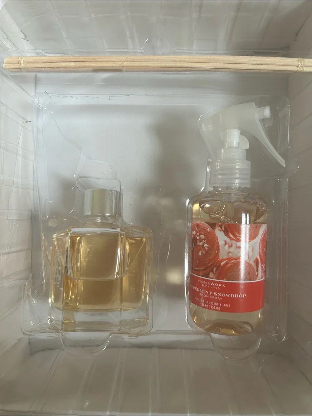 HomeWorx bt Slatkin & Co. Peppermint Snowdrop Reed Diffuser and Room Spray. New